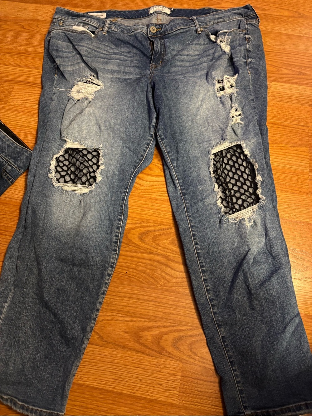 Torrid Women’s Distressed Blue Denim Jeans with Fishnet Panels 26 R